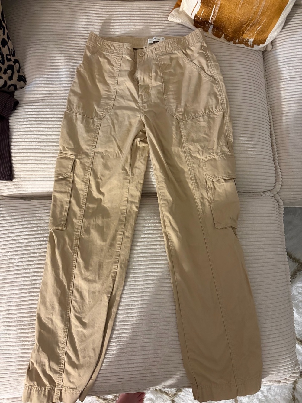 Abercrombie & Fitch Wide-Leg Cargo Pants in Khaki